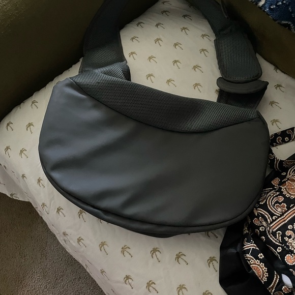 Stylish Black Dog Carrier by [Brand] - Picture 1 of 4